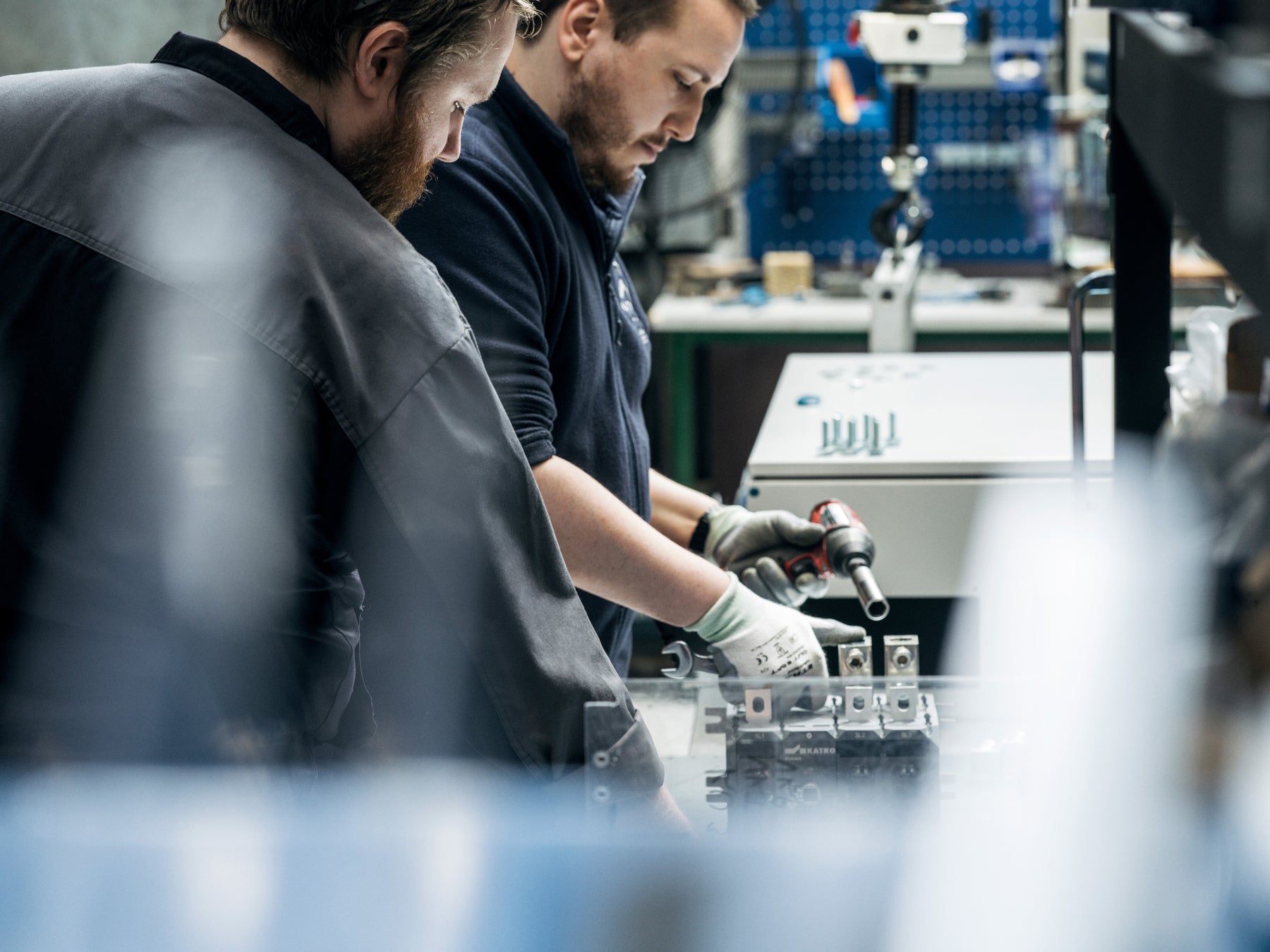 KATKO 赫尔辛基工厂内的开关装配与测试区域
